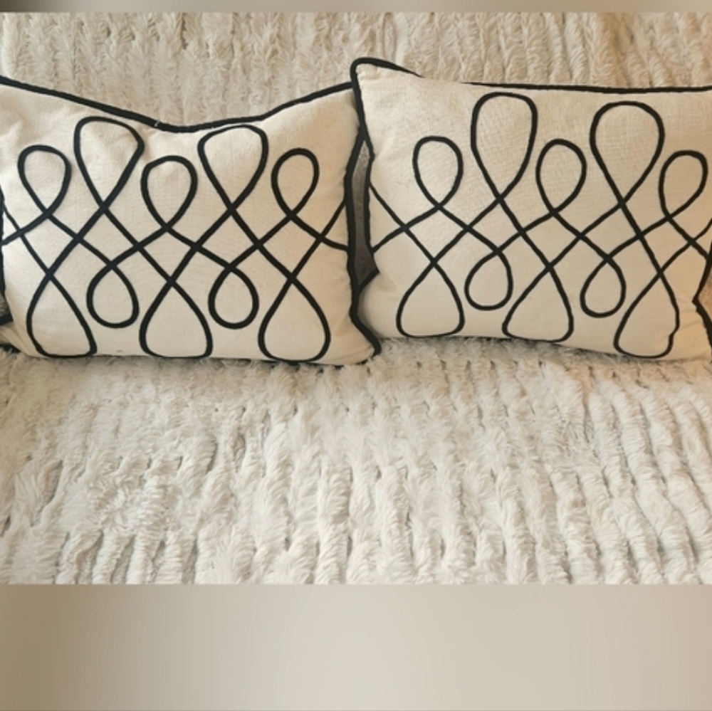 Set Of Two Ivory & Black Luxury Down Filled Pillows Beautiful Set 14 X 8" - Picture 7 of 7